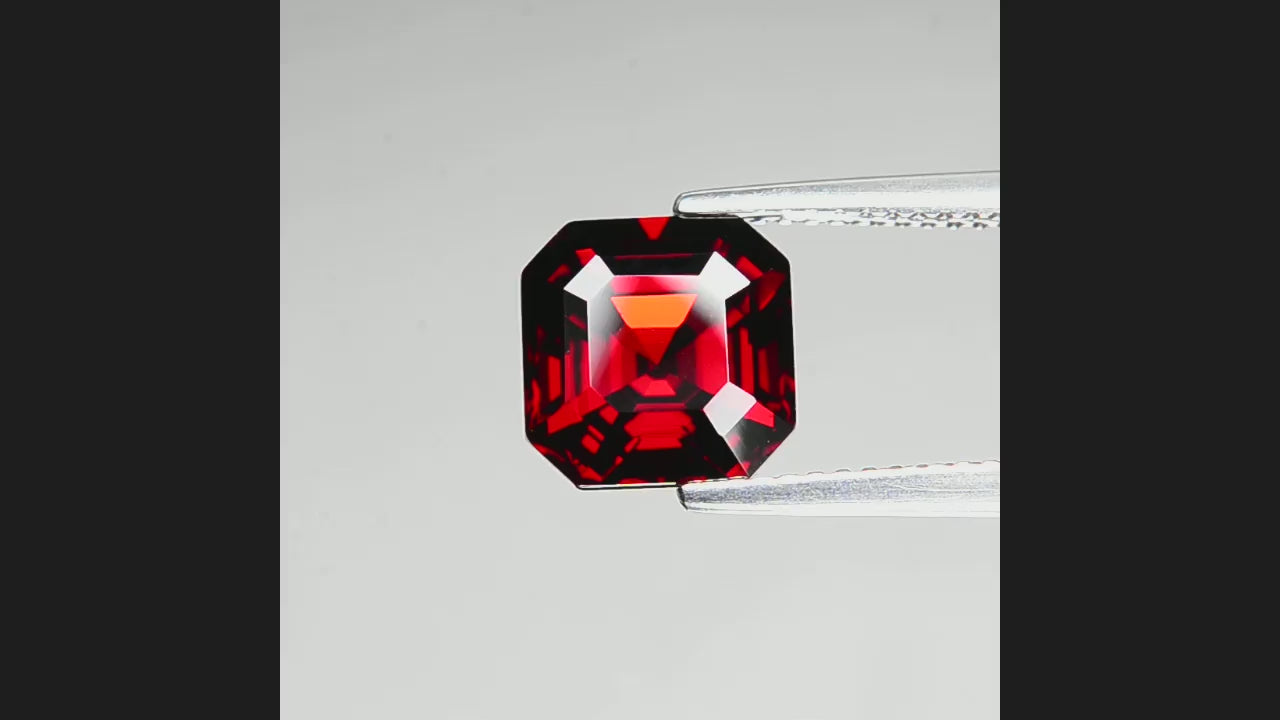 Natural magenta umbalite garnet, 4.73 carats, Asscher cut, VVS clarity, unheated, red-magenta hue