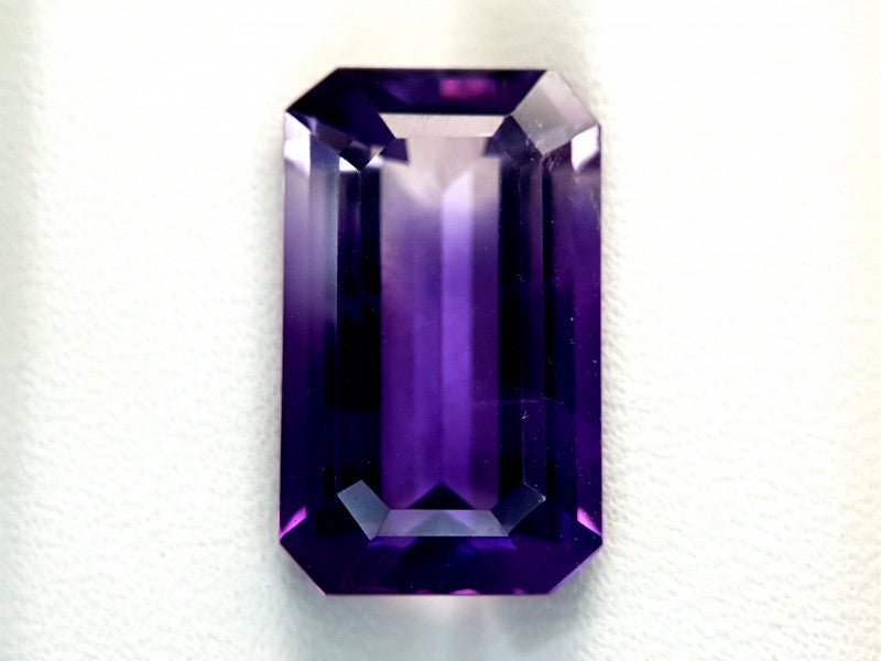 Natural Amethyst 8.50 ct – Bicolor, Octagonal Cut, Untreated