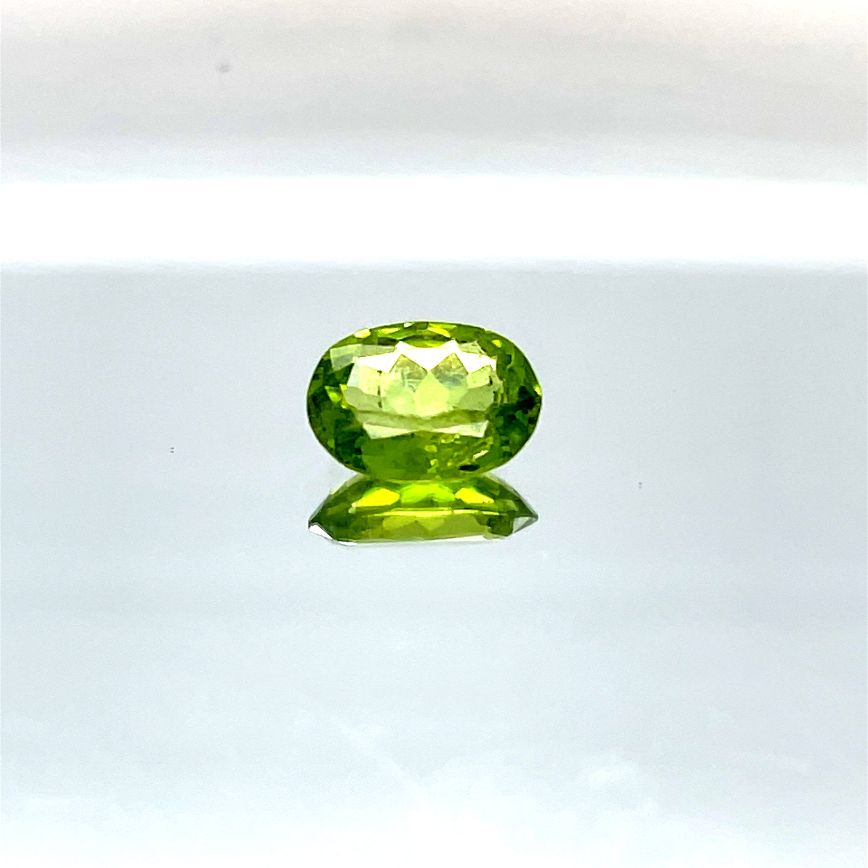 Natural Peridot 3.20 ct – Green, Oval Cut, Untreated