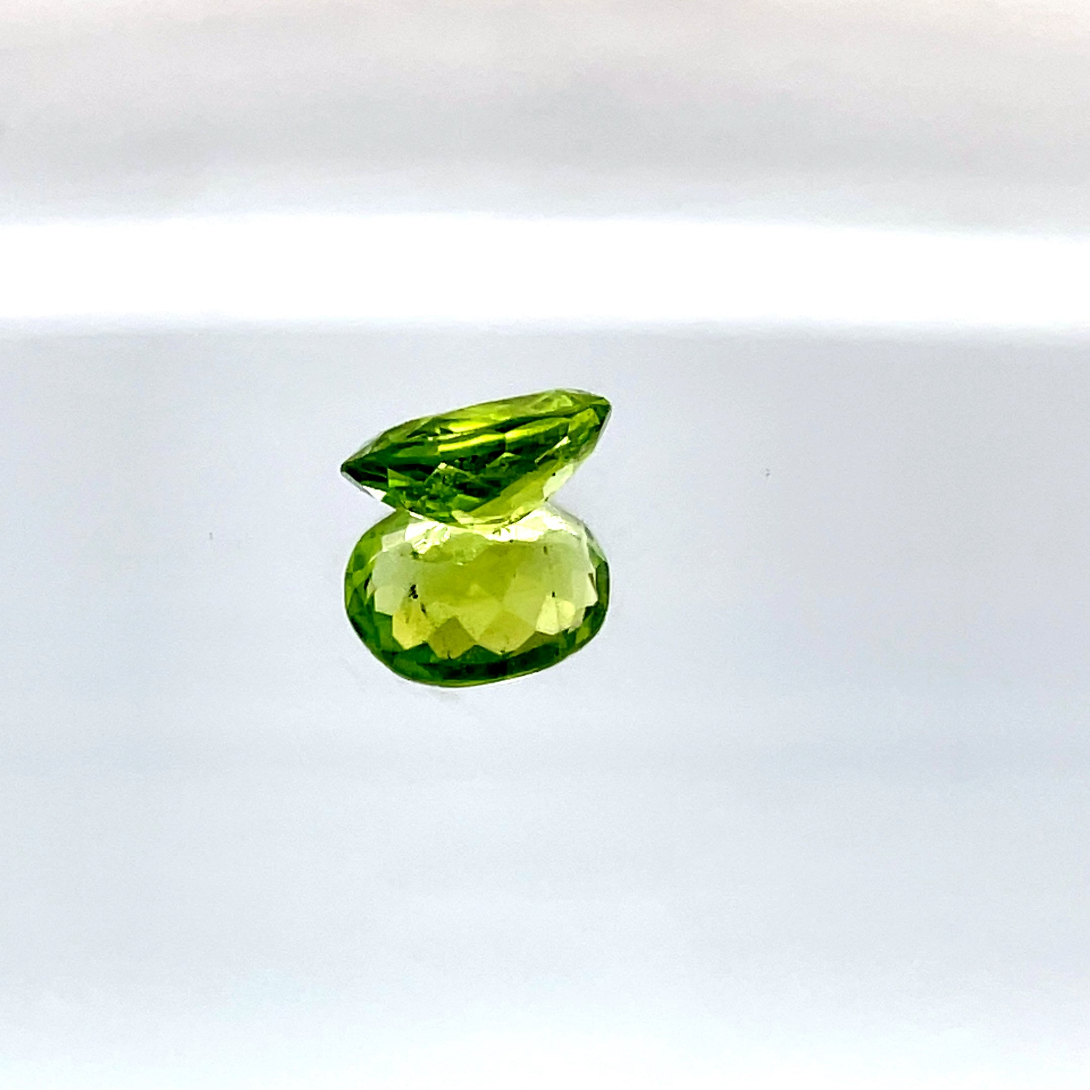 Natural Peridot 3.20 ct – Green, Oval Cut, Untreated