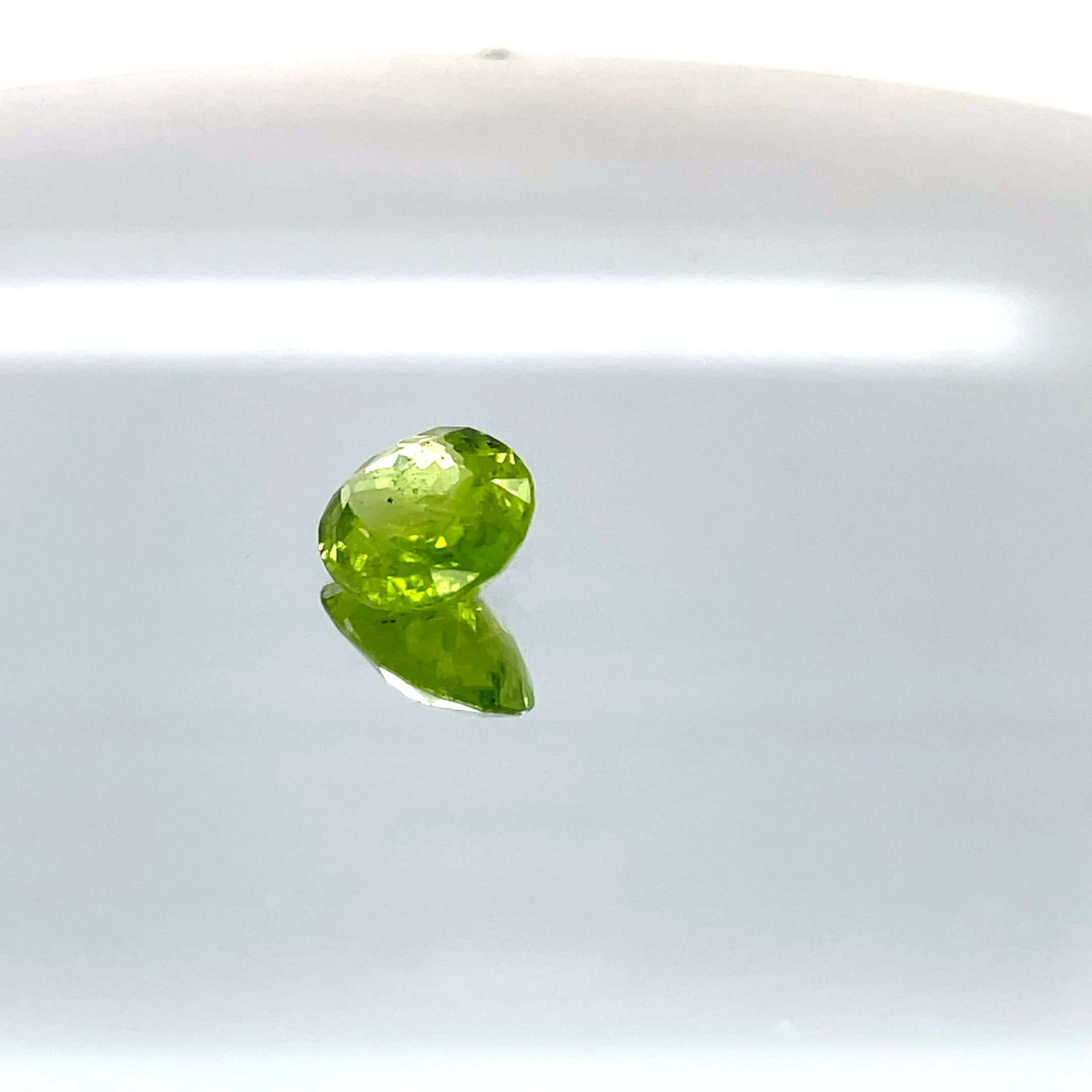 Natural Peridot 4.45 ct – Green, Oval Cut, Untreated