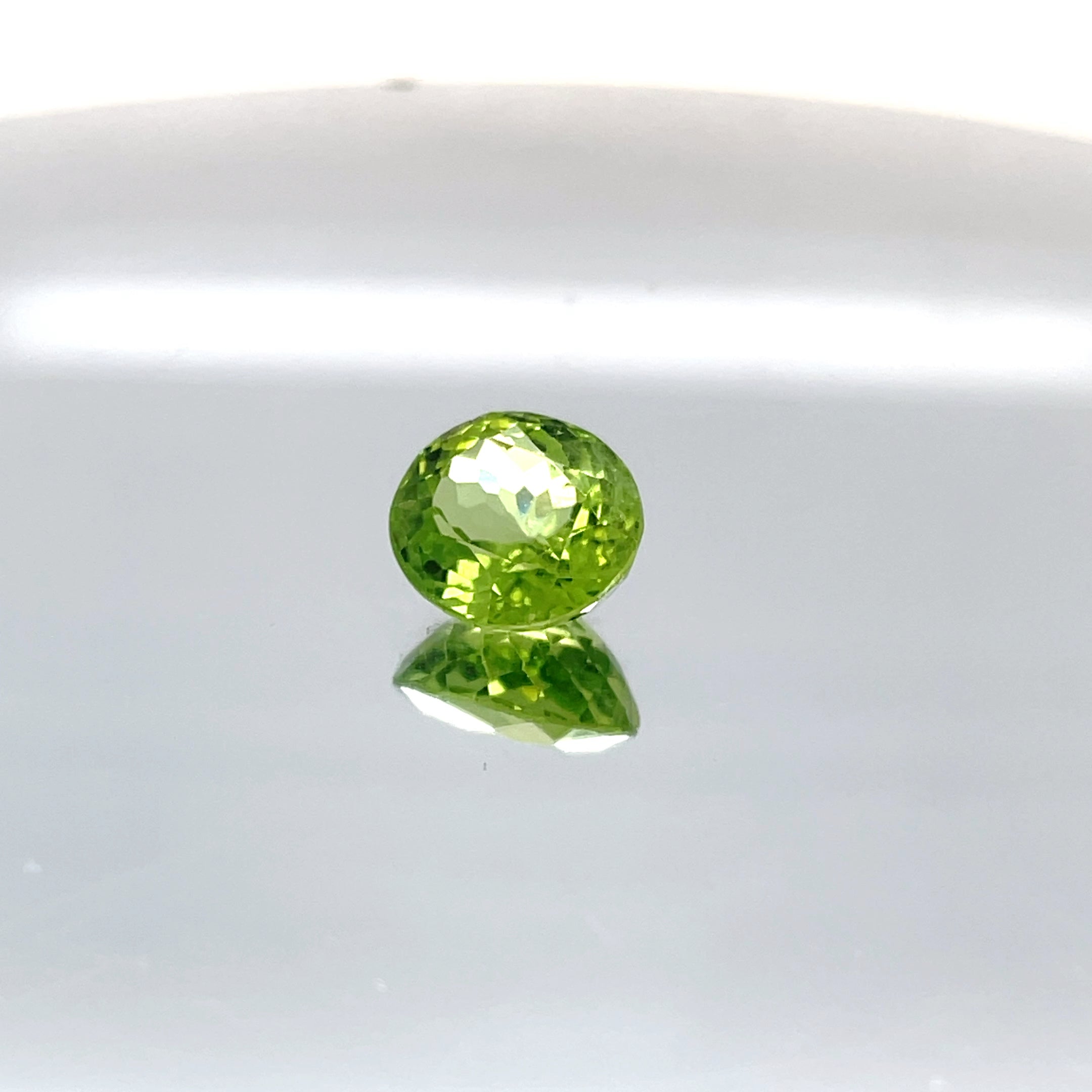 Natural Peridot 6.45 ct – Green, Oval Cut, Untreated