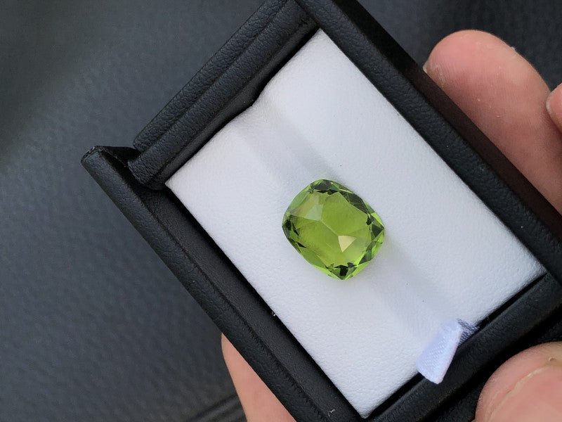 Natural Peridot 7.45 ct – Green, Cushion Cut, Untreated