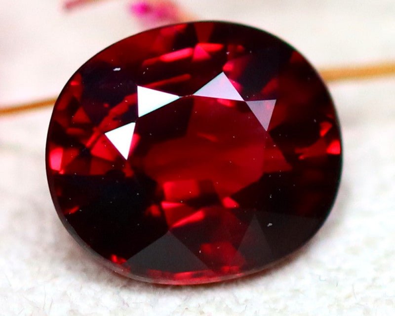 Natural Umbalite Garnet 2.12 ct – Oval Cut, Untreated