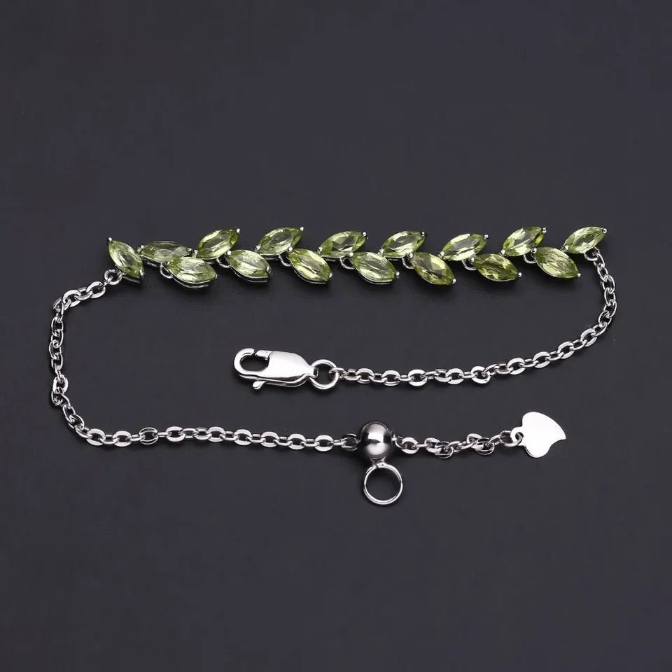 Silver Peridot Bracelet 4.37 ct – Natural Gemstones, Elegant Design