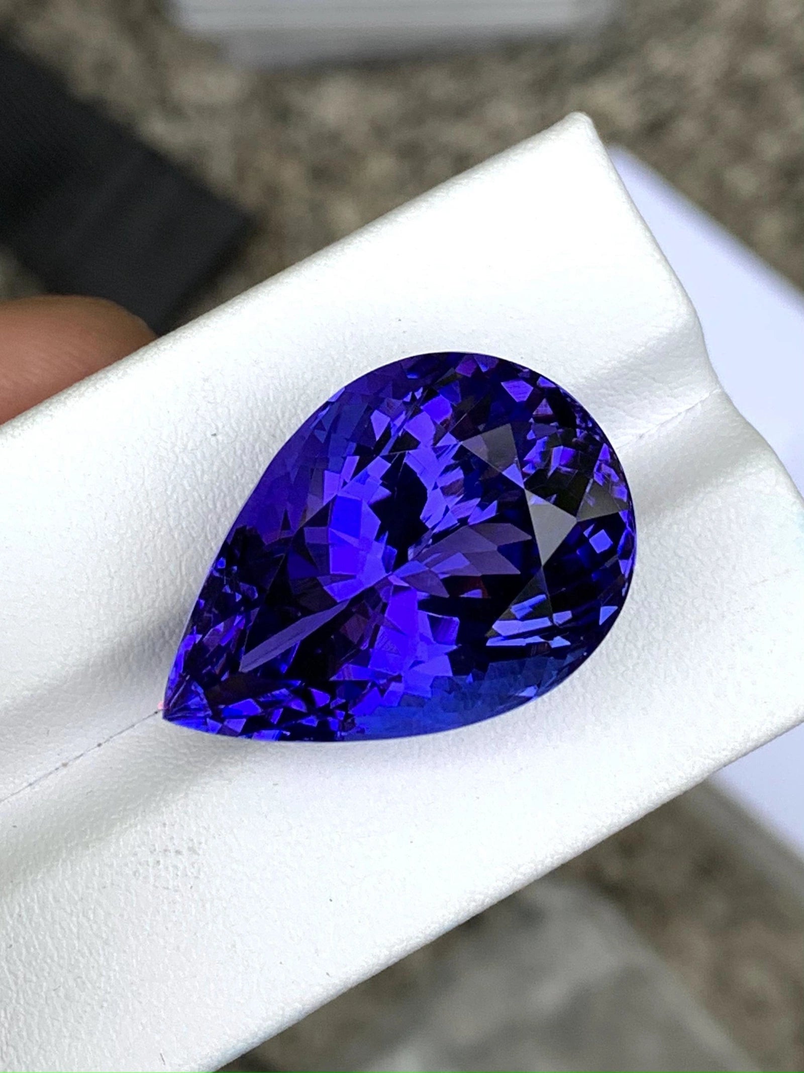 Tanzanite - 39.13 ct